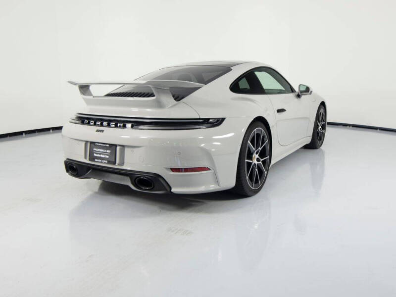 2025 Porsche 911 Carrera