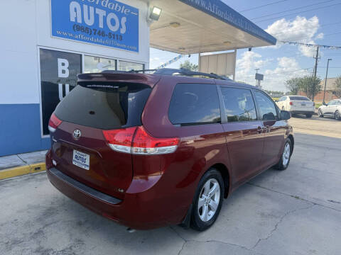 2012 Toyota Sienna LE 7-Passenger Auto Access Seat