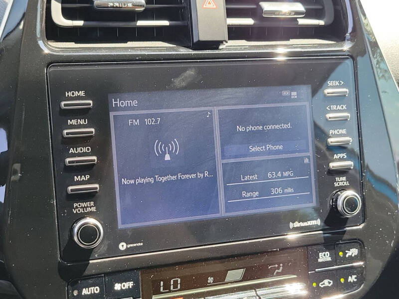 2022 Toyota Prius LE