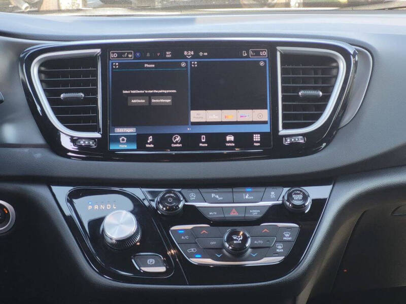 2026 Chrysler Voyager LX