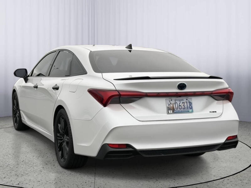 2022 Toyota Avalon Hybrid XSE Nightshade