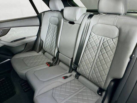 2024 Audi SQ8 4.0T quattro Premium Plus