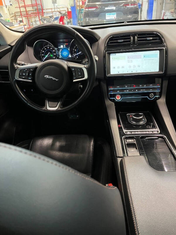 2020 Jaguar F-PACE 30t Prestige