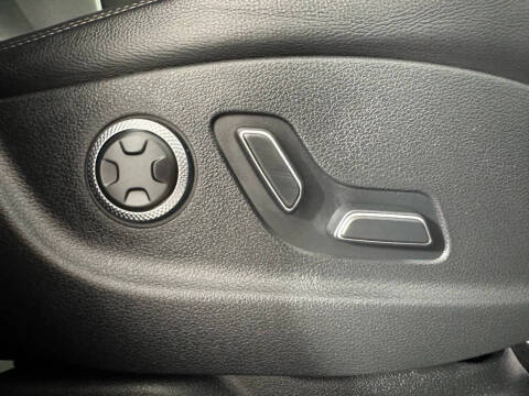 2023 Genesis GV70 2.5T Standard