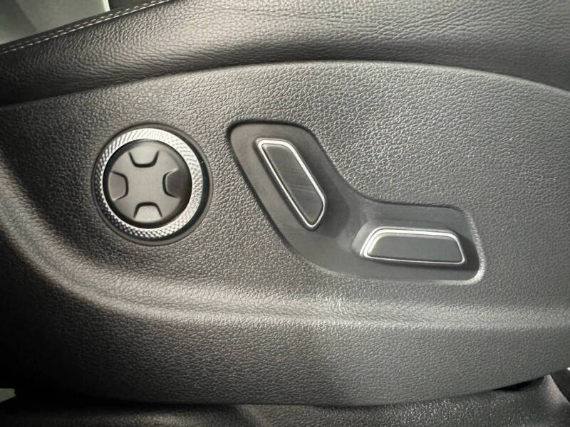 2023 Genesis GV70 2.5T Standard