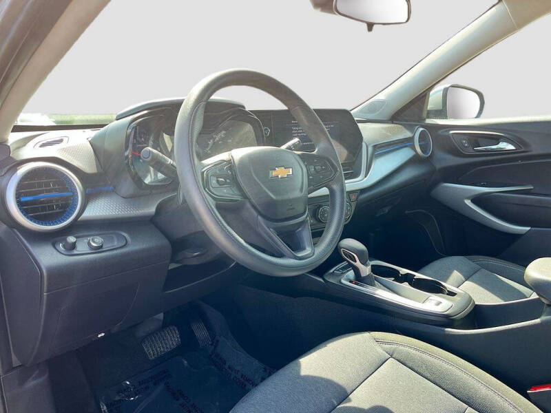 2025 Chevrolet Trax LS