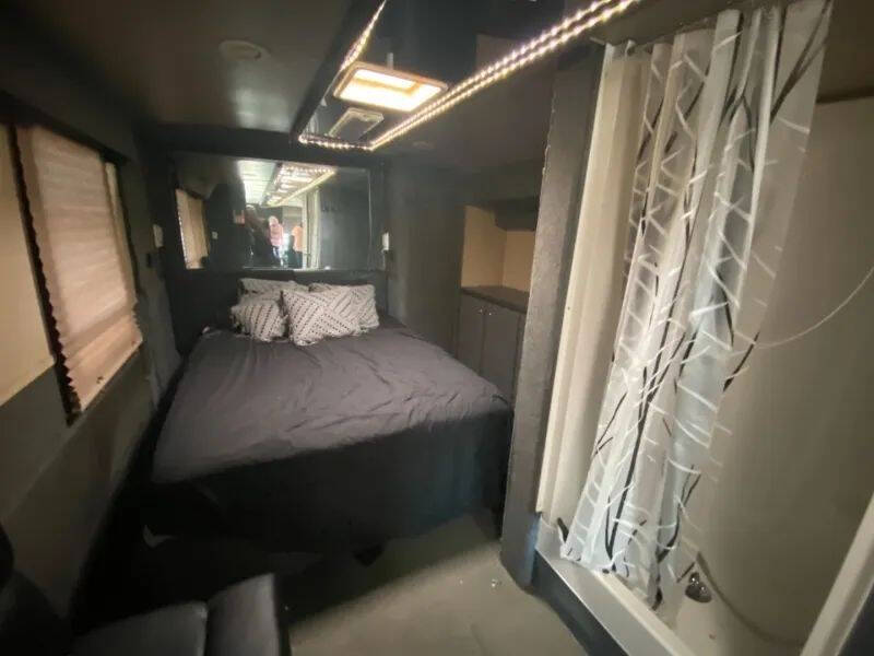 2000 Freightliner XC Chassis