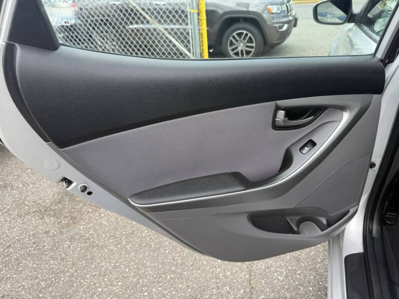 2015 Hyundai Elantra SE