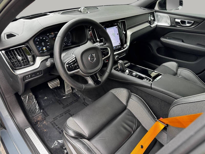 2022 Volvo V60 Recharge T8 Polestar Engineered