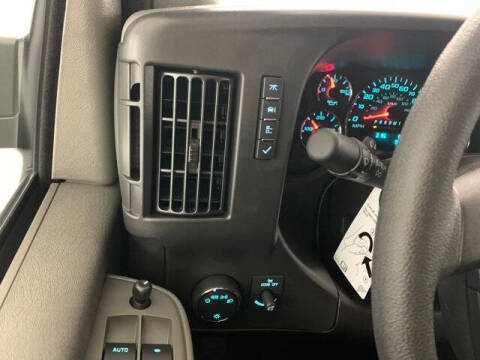 2025 Chevrolet Express 3500