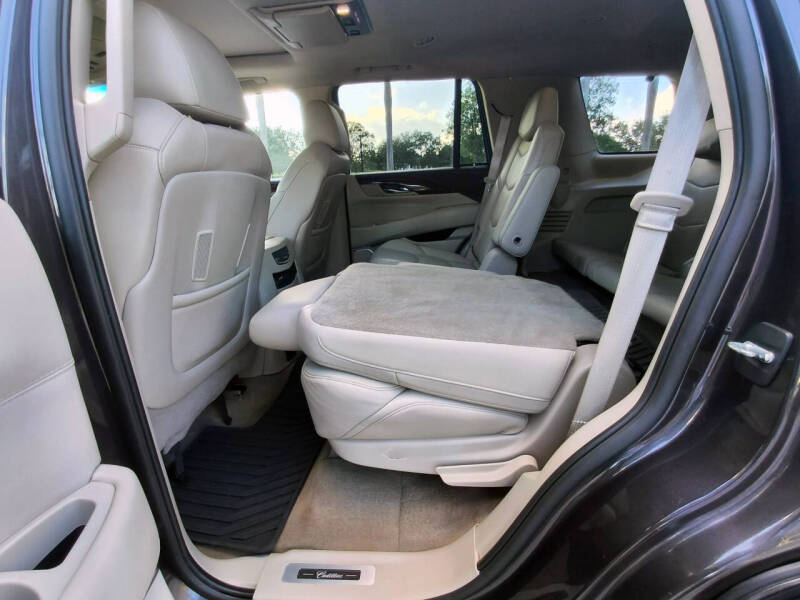 2016 Cadillac Escalade Luxury Collection