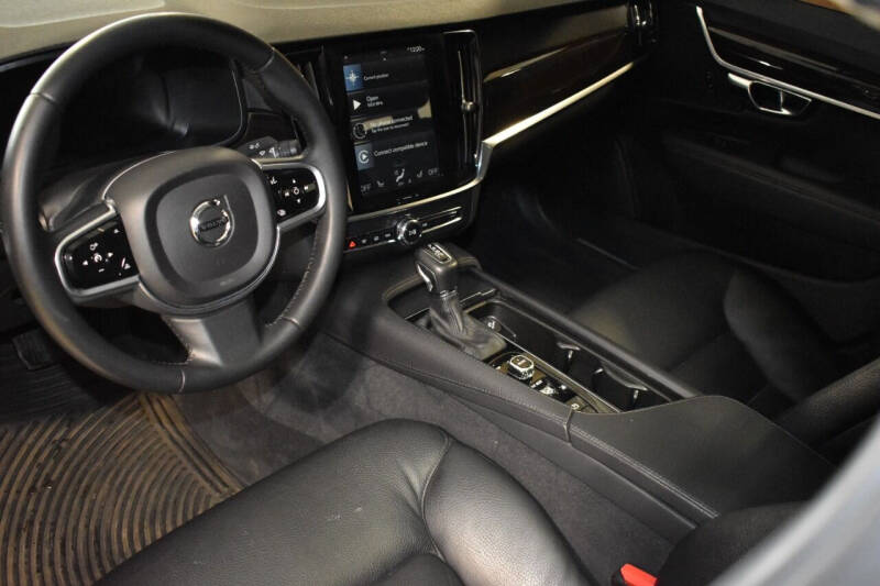 2017 Volvo S90 T5 Momentum