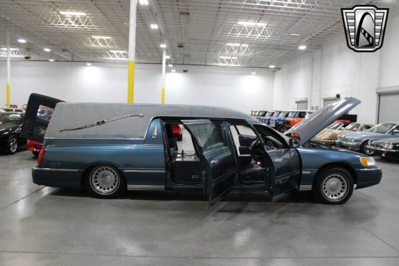 2001 Lincoln Town Car Executive