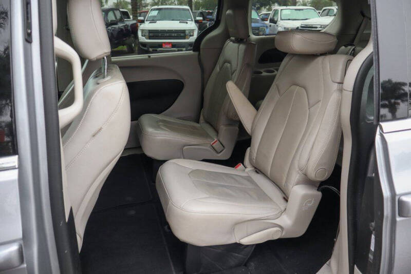 2021 Chrysler Pacifica Touring L