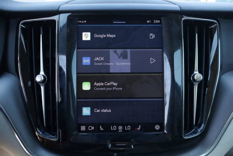 2024 Volvo XC60 B5 Core Dark Theme