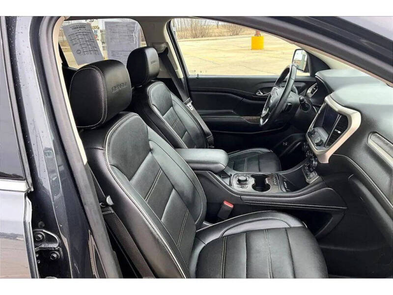 2022 GMC Acadia Denali