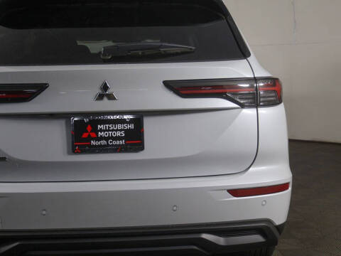 2026 Mitsubishi Outlander ES