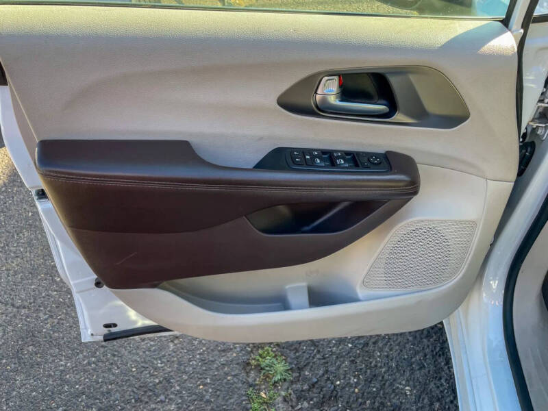 2020 Chrysler Voyager LXi