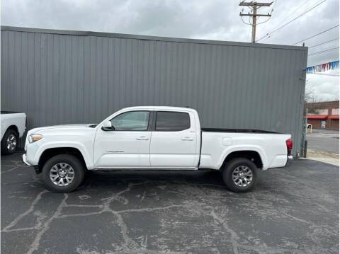 2019 Toyota Tacoma for sale at Dealers Choice Inc in Farmersville CA