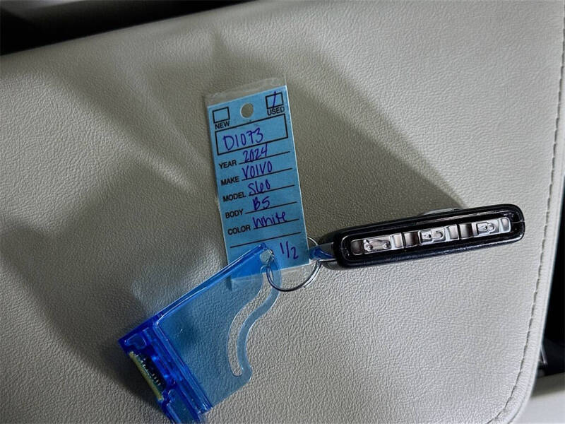 2024 Volvo S60 B5 Plus Dark Theme