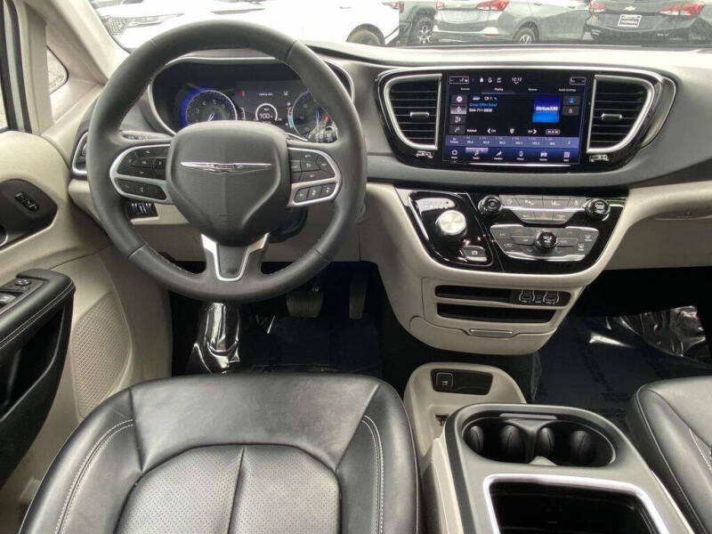 2024 Chrysler Pacifica Touring L