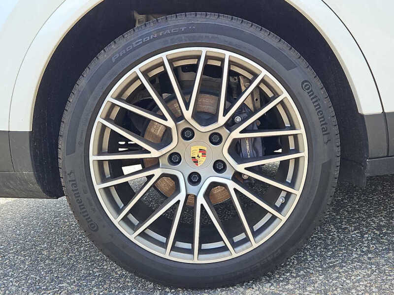 2023 Porsche Cayenne Platinum Edition