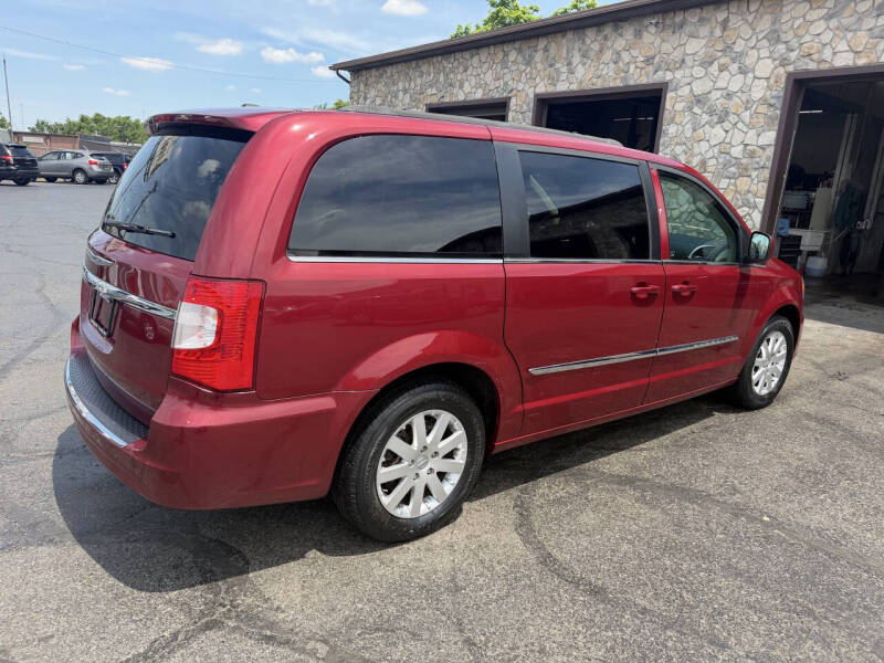 2016 Chrysler Town and Country Touring