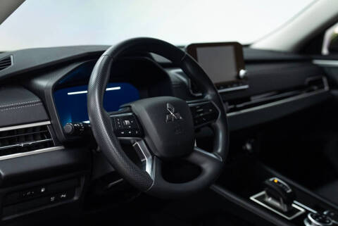 2026 Mitsubishi Outlander ES