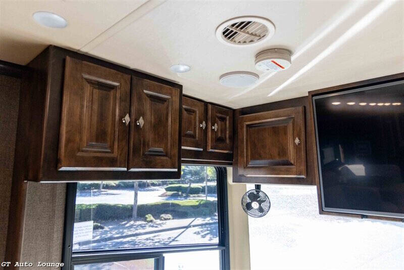 2016 Freightliner XCM Chassis 62