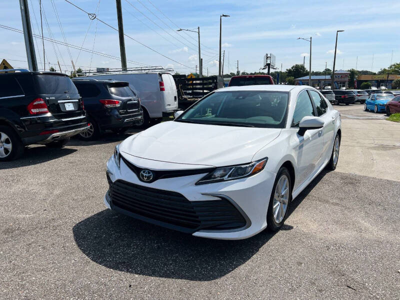 2023 Toyota Camry LE's photo