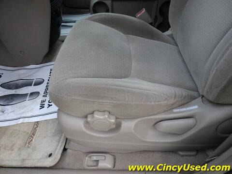 2004 Toyota Sienna LE 8 Passenger