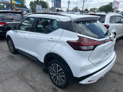 2021 Nissan Kicks SR
