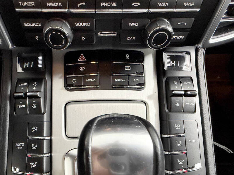 2013 Porsche Cayenne GTS