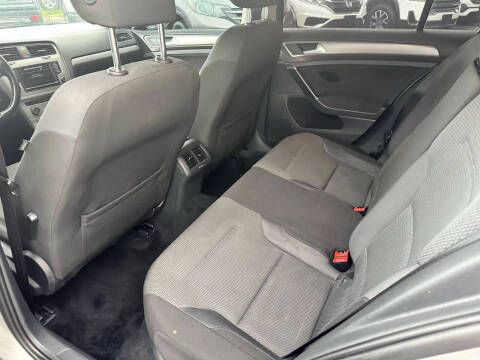 2017 Volkswagen Golf SportWagen