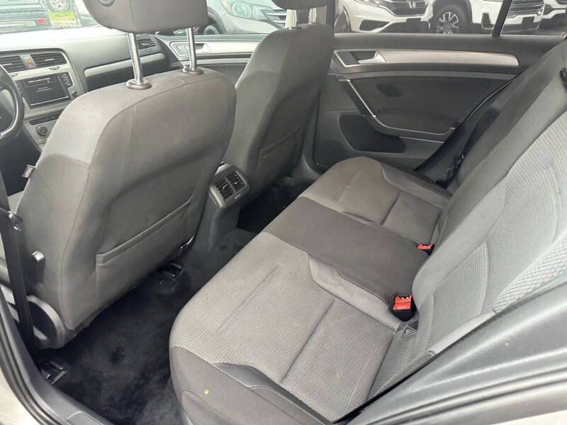 2017 Volkswagen Golf SportWagen