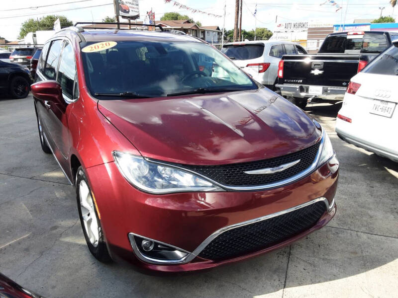 2020 Chrysler Pacifica Touring L's photo