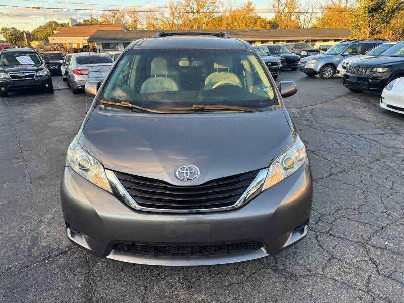 2011 Toyota Sienna LE 8-Passenger