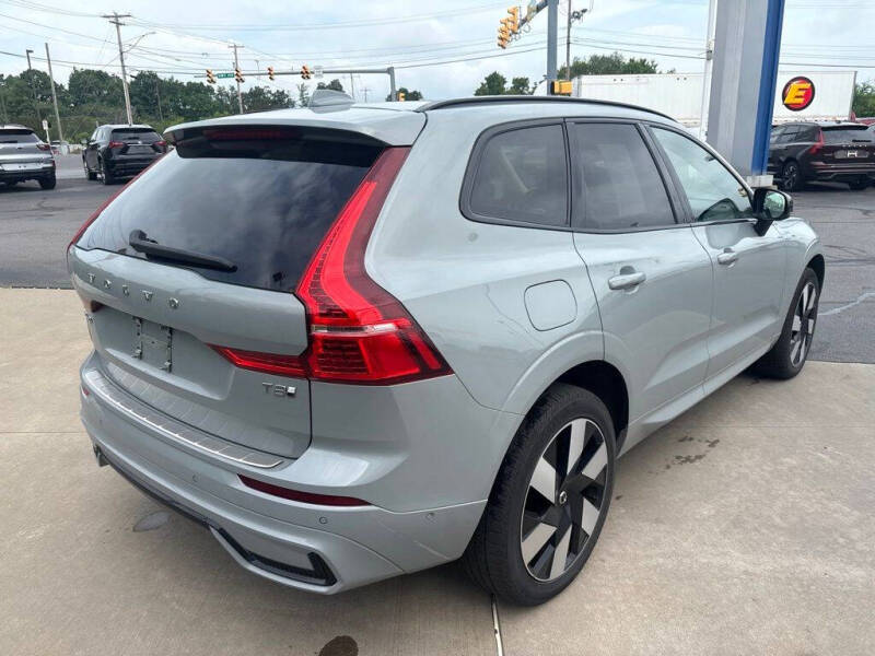2025 Volvo XC60 T8 Plus Dark Theme