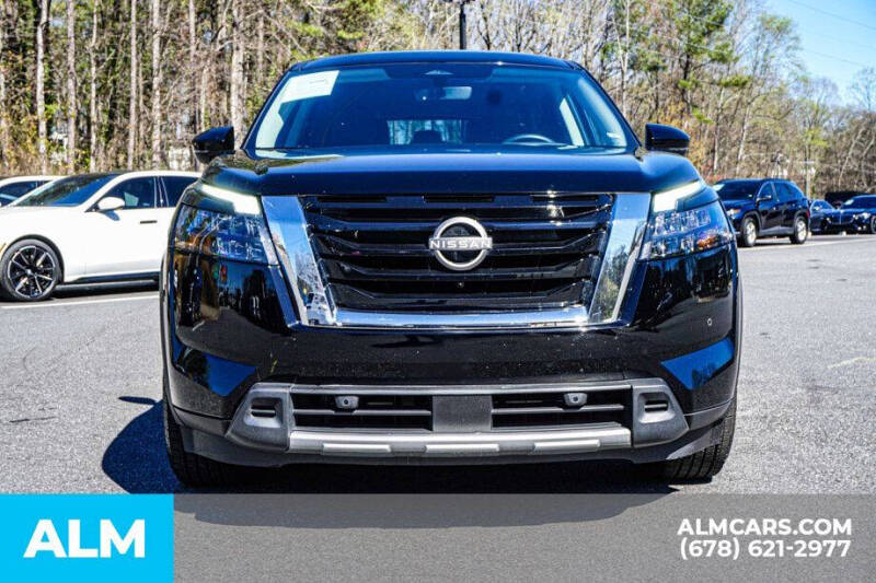 2025 Nissan Pathfinder SL