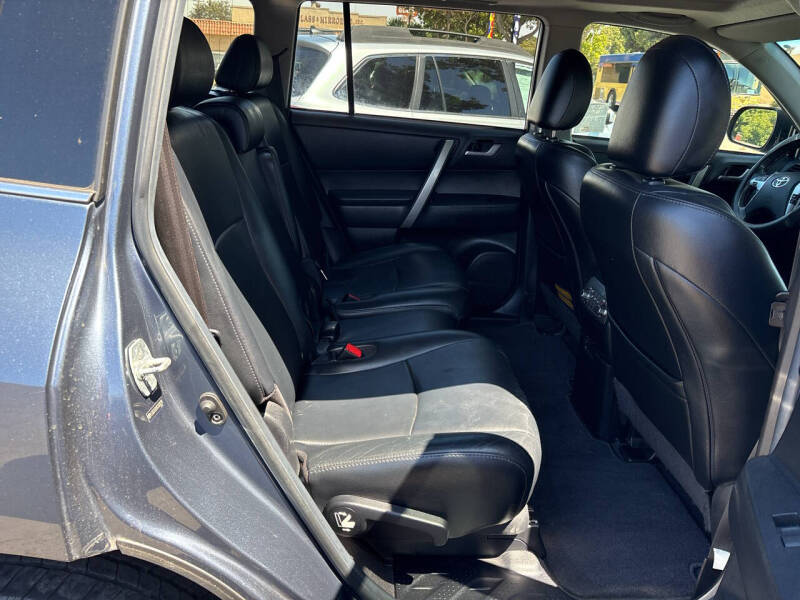 2012 Toyota Highlander SE