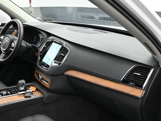 2024 Volvo XC90 B5 Plus Bright Theme