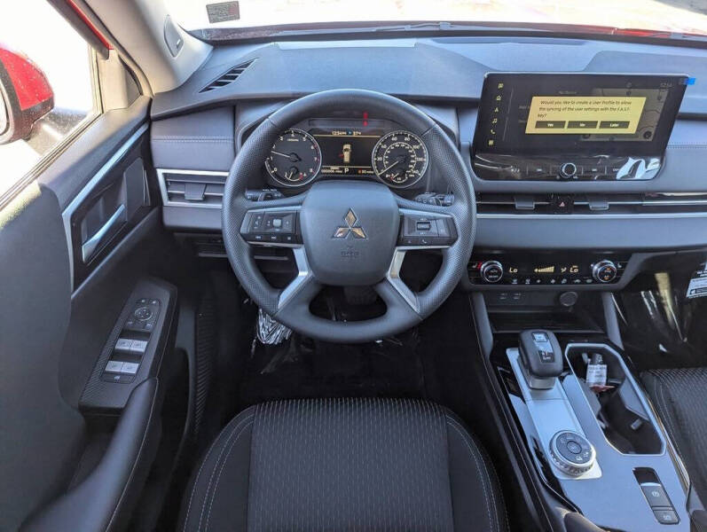 2026 Mitsubishi Outlander ES