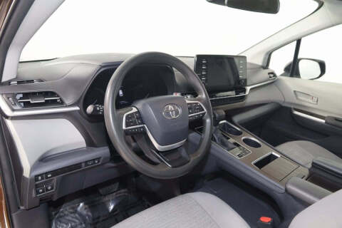 2021 Toyota Sienna LE 8-Passenger