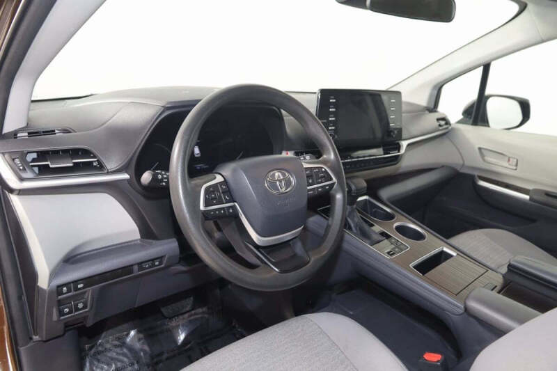 2021 Toyota Sienna LE 8-Passenger