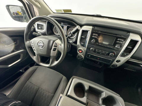 2017 Nissan Titan SV