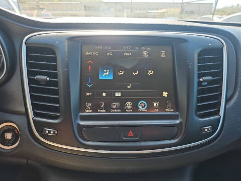 2017 Chrysler 200 Limited Platinum