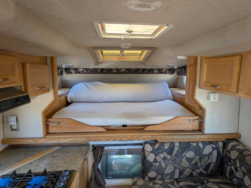 2011 Northern Lite M-8.5 Q-LITE