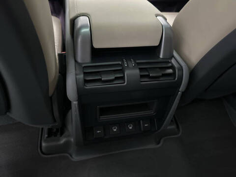 2022 Land Rover Defender 110 SE