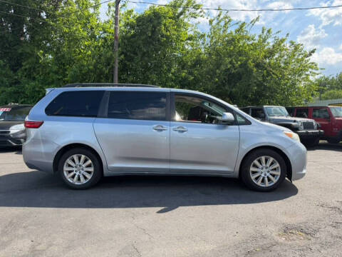 2015 Toyota Sienna LE 7-Passenger