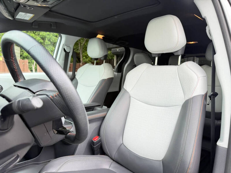 2021 Toyota Sienna XSE 7-Passenger